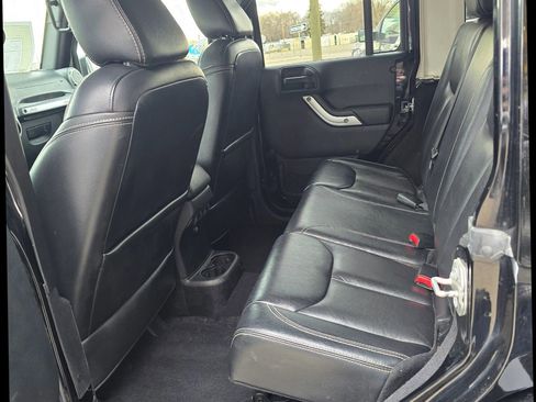 Used 2016 Jeep Wrangler Unlimited Rubicon w/ Connectivity Group image 15