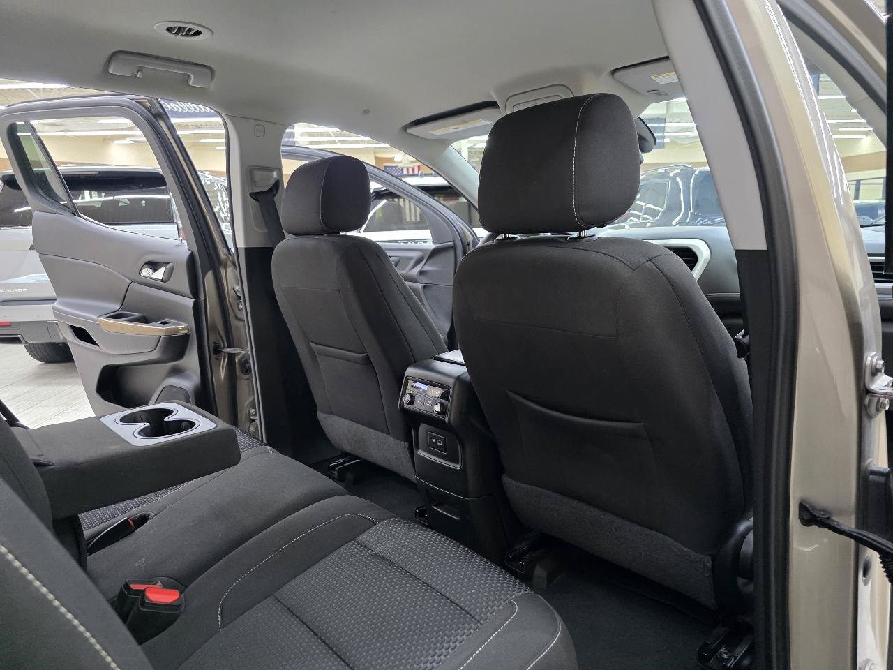 Used 2022 GMC Acadia SLE FWD image 24