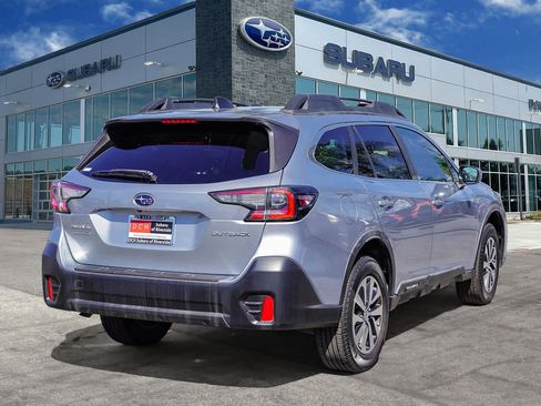 Used 2020 Subaru Outback Premium image 4