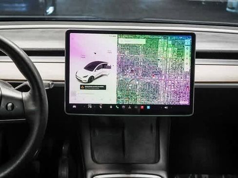 Used 2021 Tesla Model Y Long Range image 13