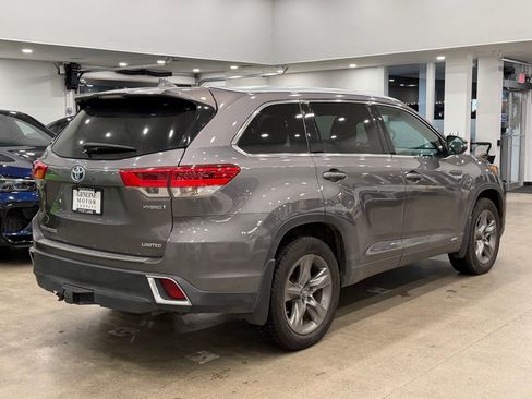 Used 2018 Toyota Highlander Limited Platinum image 3
