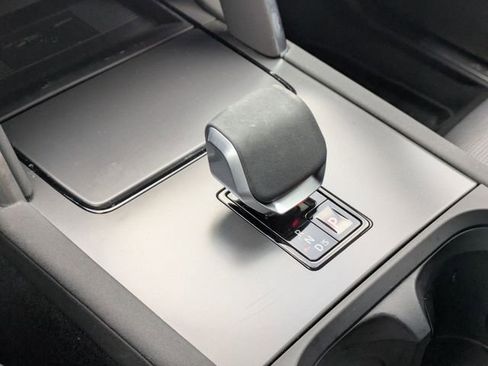 Used 2025 Land Rover Discovery Sport Dynamic SE image 9