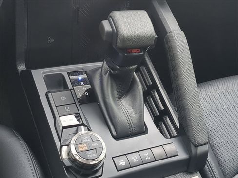 Used 2024 Toyota Tacoma TRD Off-Road image 17