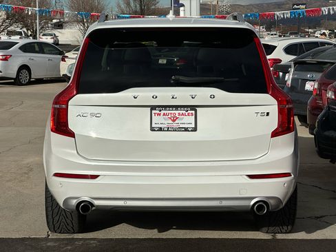 Used 2018 Volvo XC90 T5 Momentum w/ Convenience Package image 6