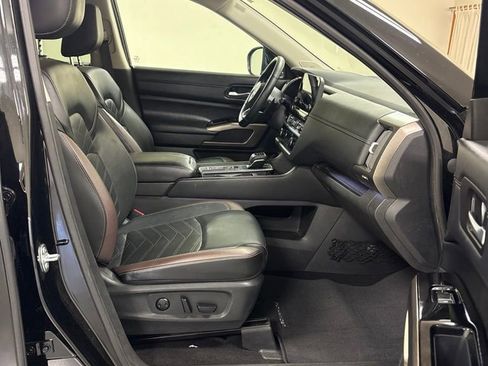 Used 2025 Nissan Pathfinder Platinum w/ Cargo Package FWD image 27