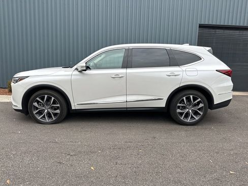 Used 2023 Acura MDX SH-AWD w/ Technology Package image 4