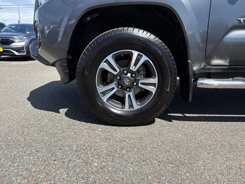 Used 2016 Toyota Tacoma TRD Sport AWD/4WD image 27