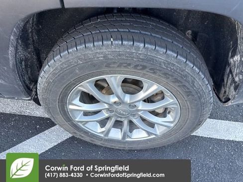 Used 2019 Jeep Cherokee Latitude w/ Cold Weather Group image 14