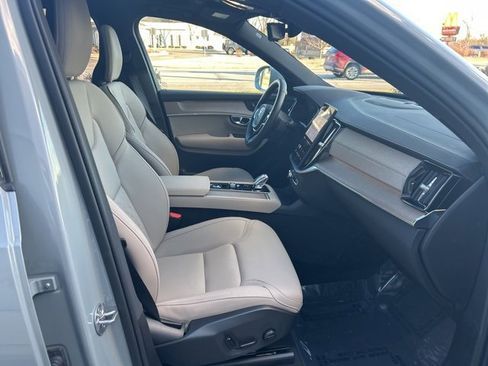 Used 2025 Volvo XC90 B5 Plus image 15