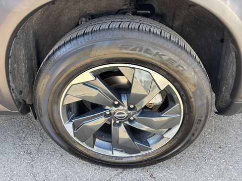 Used 2025 Nissan Rogue SV image 32