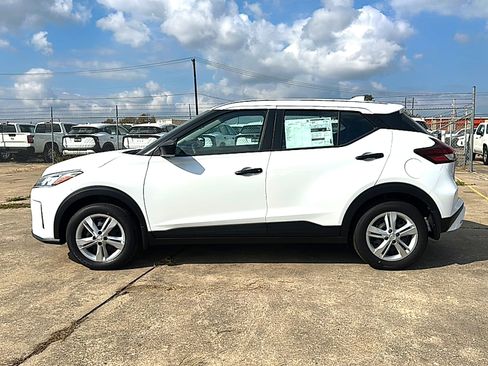 New 2025 Nissan Kicks Play S image 5