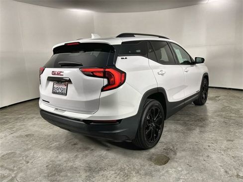 Used 2021 GMC Terrain SLE w/ Elevation Edition image 8