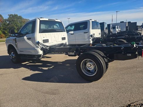 New 2026 Ford F350 XL w/ XL Chrome Package image 3