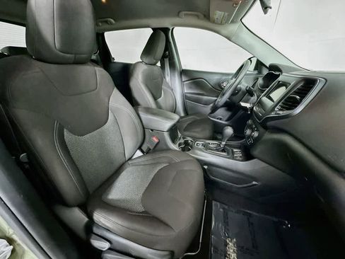Used 2019 Jeep Cherokee Latitude w/ Popular Appearance Group FWD image 14