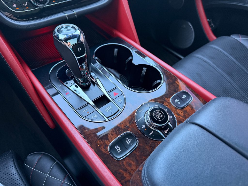Used 2018 Bentley Bentayga AWD/4WD image 18