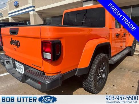 Used 2025 Jeep Gladiator Sport image 5