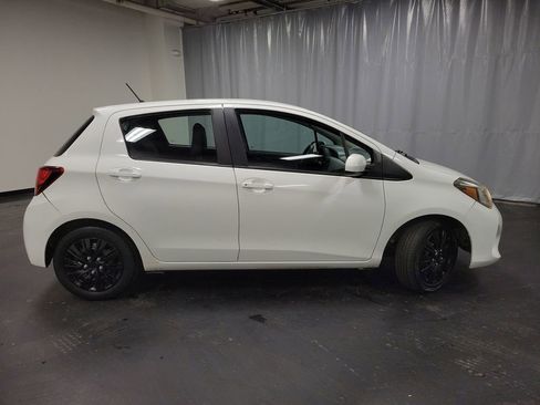 Used 2016 Toyota Yaris L image 9