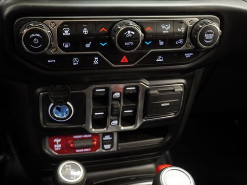 Certified 2022 Jeep Gladiator Rubicon w/ LED Lighting Group AWD/4WD image 36