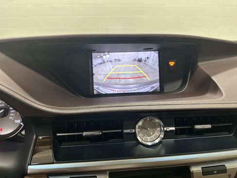 Used 2017 Lexus ES 350 w/ Navigation System Package image 25
