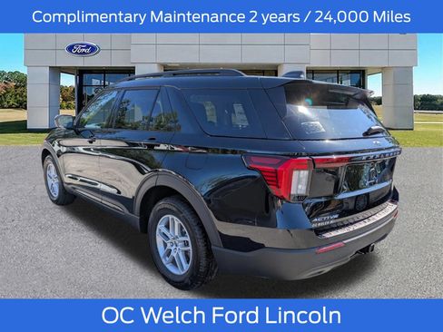 New 2026 Ford Explorer Active RWD image 3