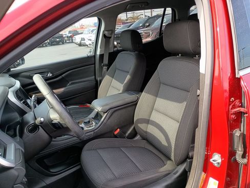 Used 2023 GMC Acadia SLE w/ Driver Convenience Package FWD image 17