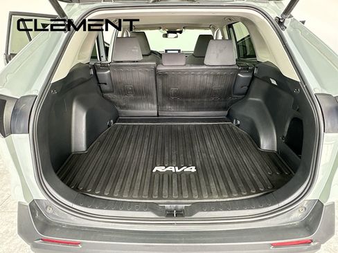Used 2021 Toyota RAV4 XLE w/ Convenience Package image 11
