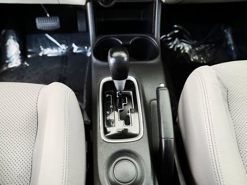 Used 2016 Mitsubishi Outlander SEL FWD image 29