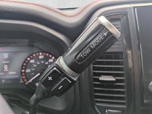 Used 2021 Nissan Titan PRO-4X w/ Pro-4x Convenience Package image 12