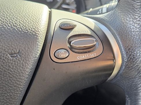 Used 2015 INFINITI Q70 3.7 image 27