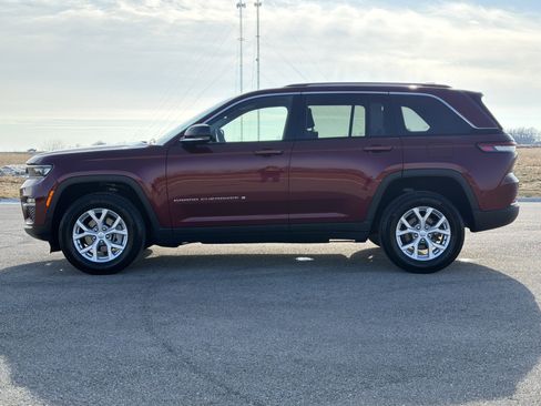 Used 2023 Jeep Grand Cherokee Limited image 19
