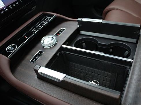 New 2026 Lincoln Navigator Reserve AWD/4WD image 16