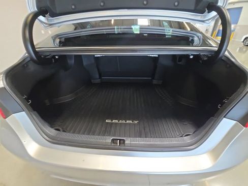 Used 2020 Toyota Camry SE FWD image 23