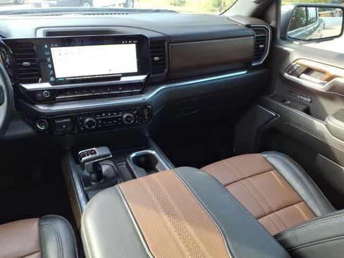 Used 2023 Chevrolet Silverado 1500 High Country w/ High Country Premium Package AWD/4WD image 15