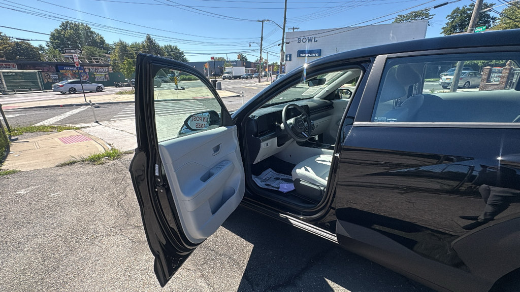 Used 2024 Hyundai Kona SE AWD/4WD image 10
