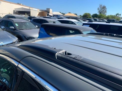 Used 2022 Chrysler Pacifica Touring-L FWD image 9