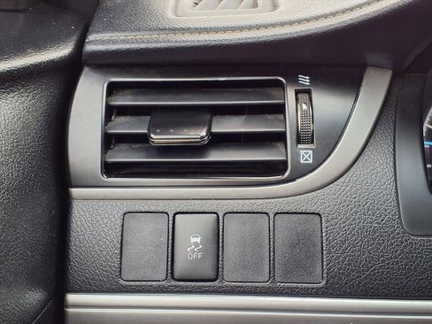 Used 2014 Toyota Camry L image 24