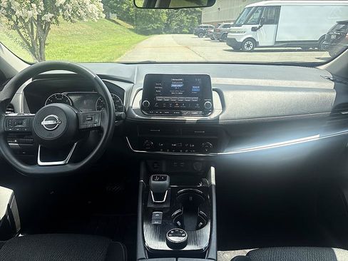 Certified 2024 Nissan Rogue SV AWD/4WD image 14