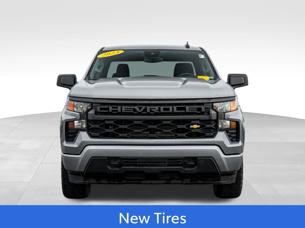 Used 2023 Chevrolet Silverado 1500 Custom AWD/4WD image 2