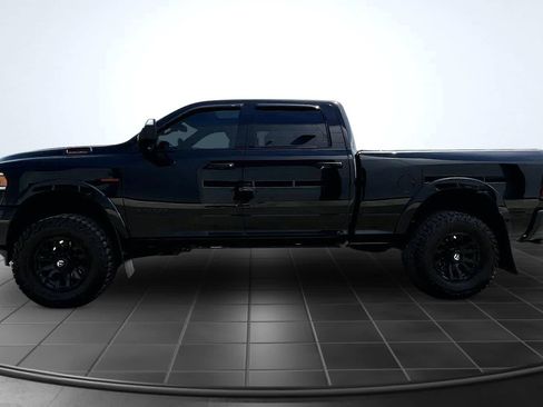 Used 2020 RAM 2500 Laramie w/ Night Edition AWD/4WD image 3