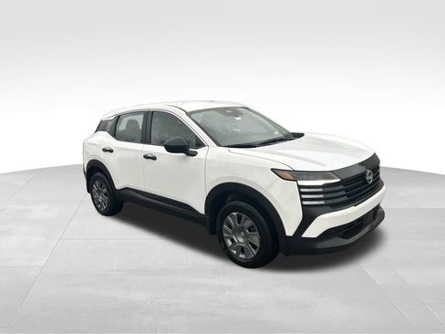 Certified 2025 Nissan Kicks S image 9