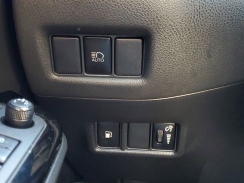 Used 2020 Toyota C-HR XLE image 28