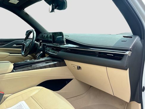 Used 2022 Cadillac Escalade Premium Luxury AWD/4WD image 32