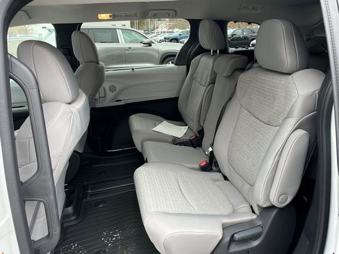 New 2026 Toyota Sienna LE image 21
