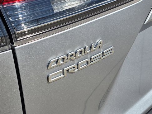 Used 2024 Toyota Corolla Cross XLE image 17