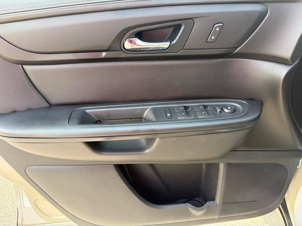 Used 2016 Chevrolet Traverse LT w/ Style and Technology Package FWD image 14