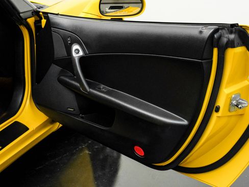 Used 2006 Chevrolet Corvette Coupe w/ Preferred Equipment Group image 37