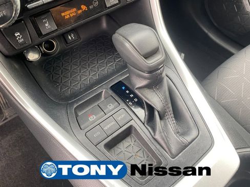 Used 2019 Toyota RAV4 XLE image 17