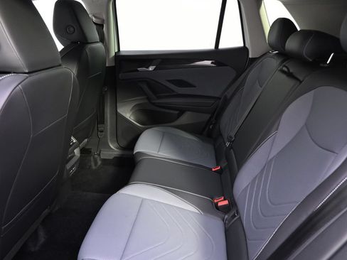 Used 2026 Volkswagen Tiguan SE AWD/4WD image 21