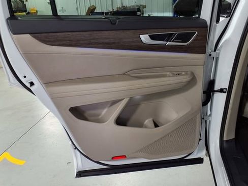 Used 2024 Volkswagen Atlas SEL Premium R-Line image 17