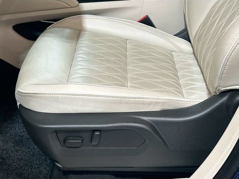Used 2023 Buick Envision Avenir FWD image 18